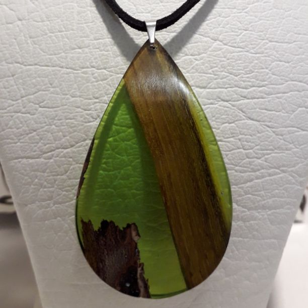 گردنبند چوب و رزین اشکی