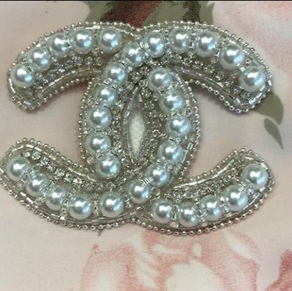 گل سینه جواهر دوزی شنل