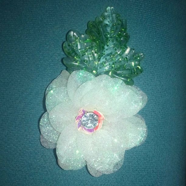 سنجاق سینه طرح گل 