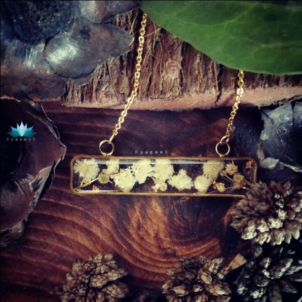 گردنبند رزین با گل طبیعی 