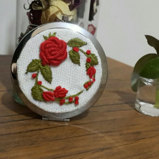 آینه گلدوزی