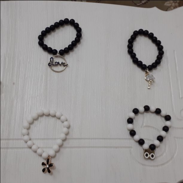 دستبند مرواریدی با آویز زیبا